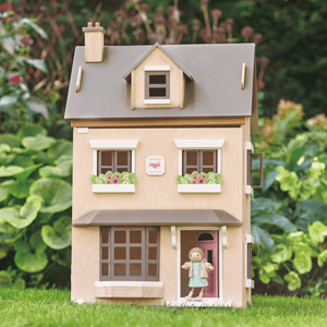 Foxtail Villa Doll House With Furniture